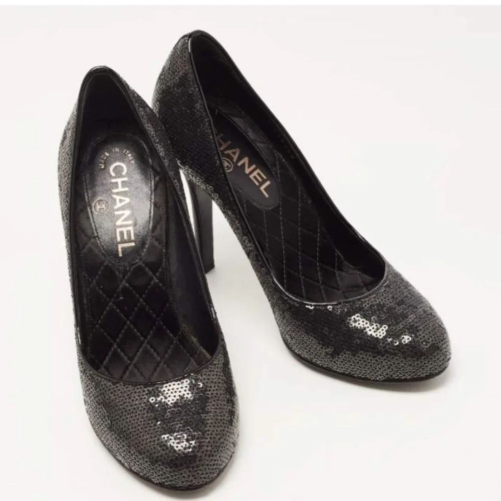 Chanel Black Sequin Sparkle CC Pumps | 38 - Picture 16 of 16